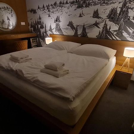 Snowland Apartmany Valča Eksteriør bilde