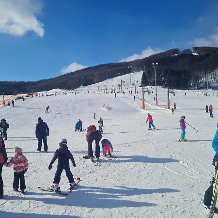 Snowland Apartmany Valča Eksteriør bilde