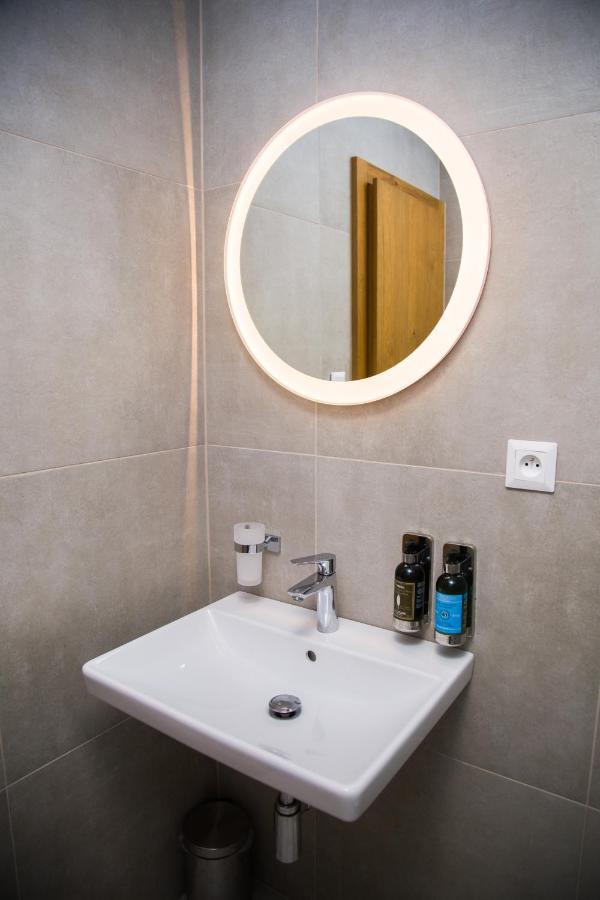 Snowland Apartmany Valča Eksteriør bilde