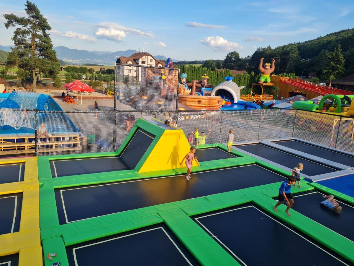 Snowland Apartmany Valča Eksteriør bilde