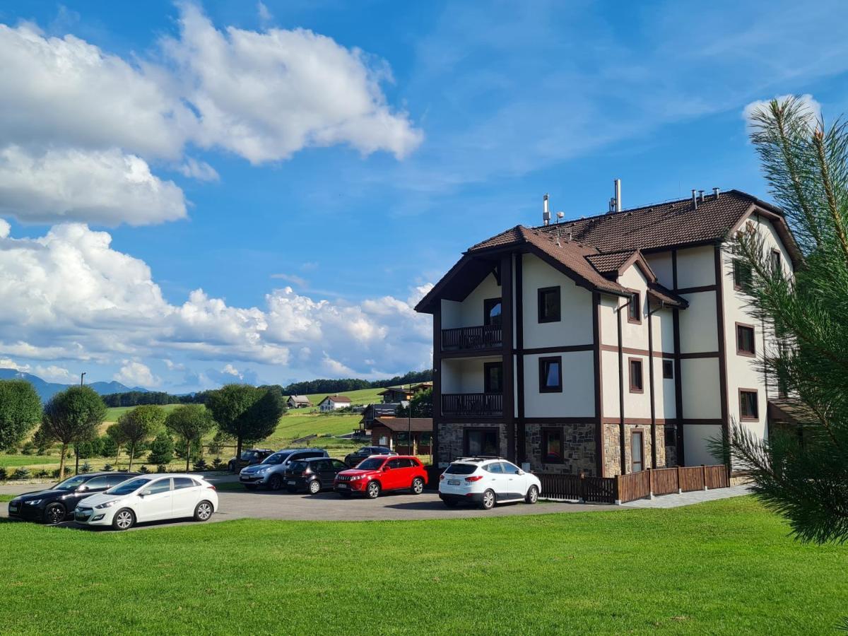 Snowland Apartmany Valča Eksteriør bilde