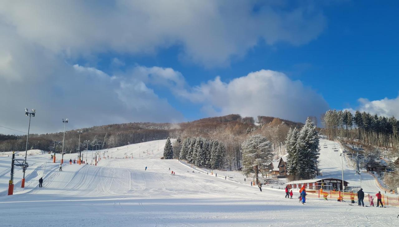 Snowland Apartmany Valča Eksteriør bilde
