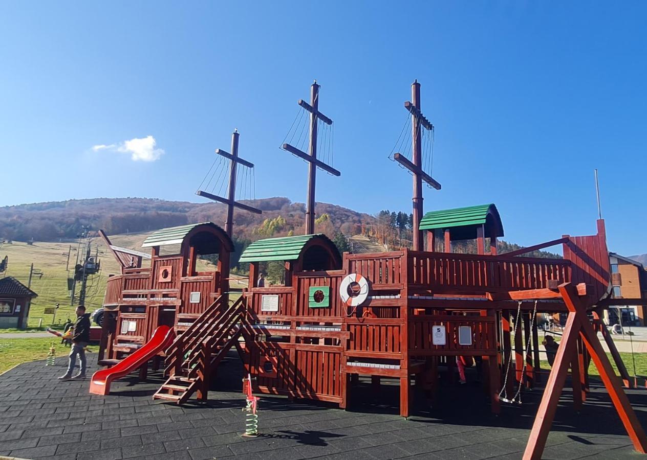 Snowland Apartmany Valča Eksteriør bilde