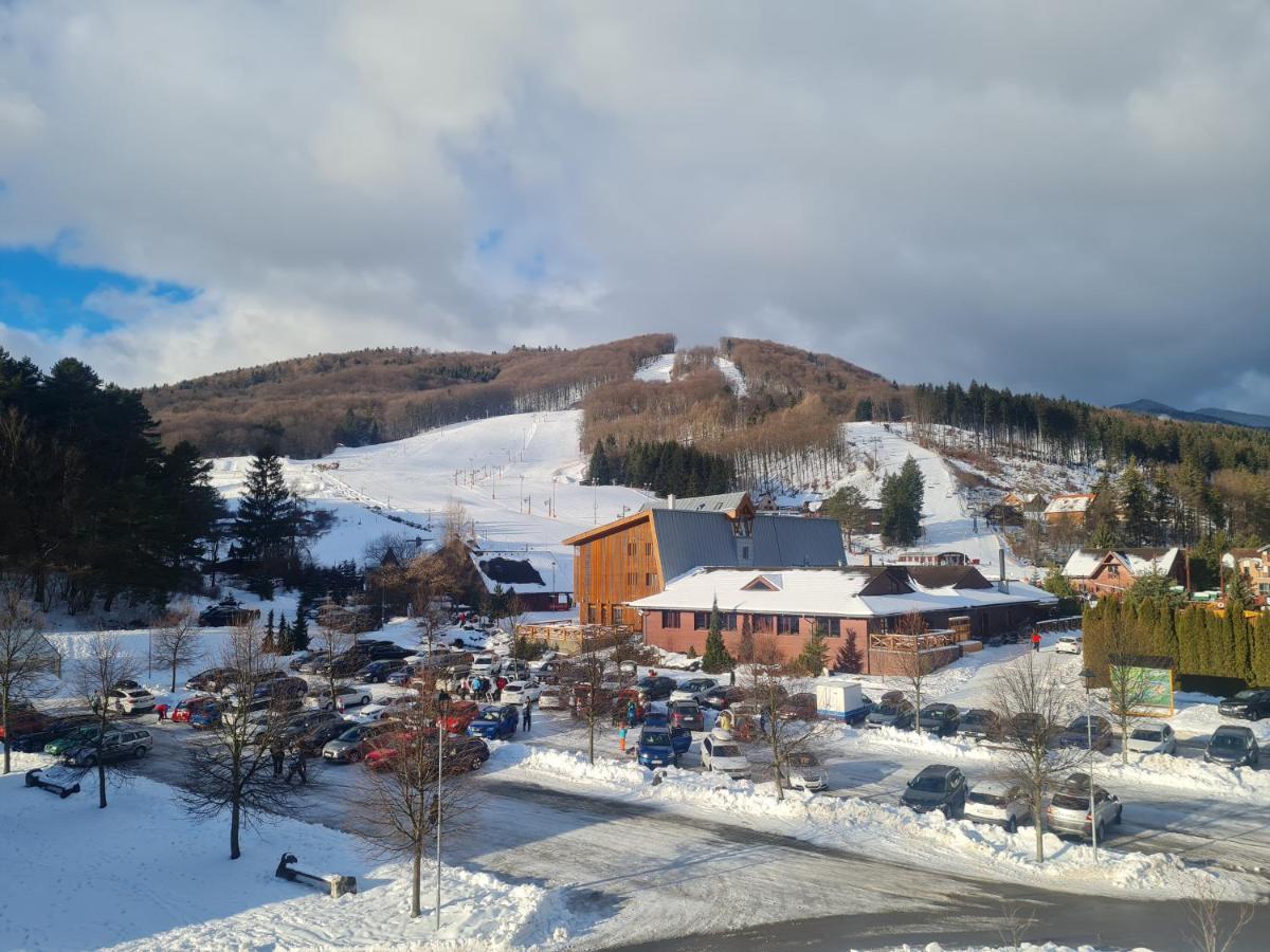 Snowland Apartmany Valča Eksteriør bilde