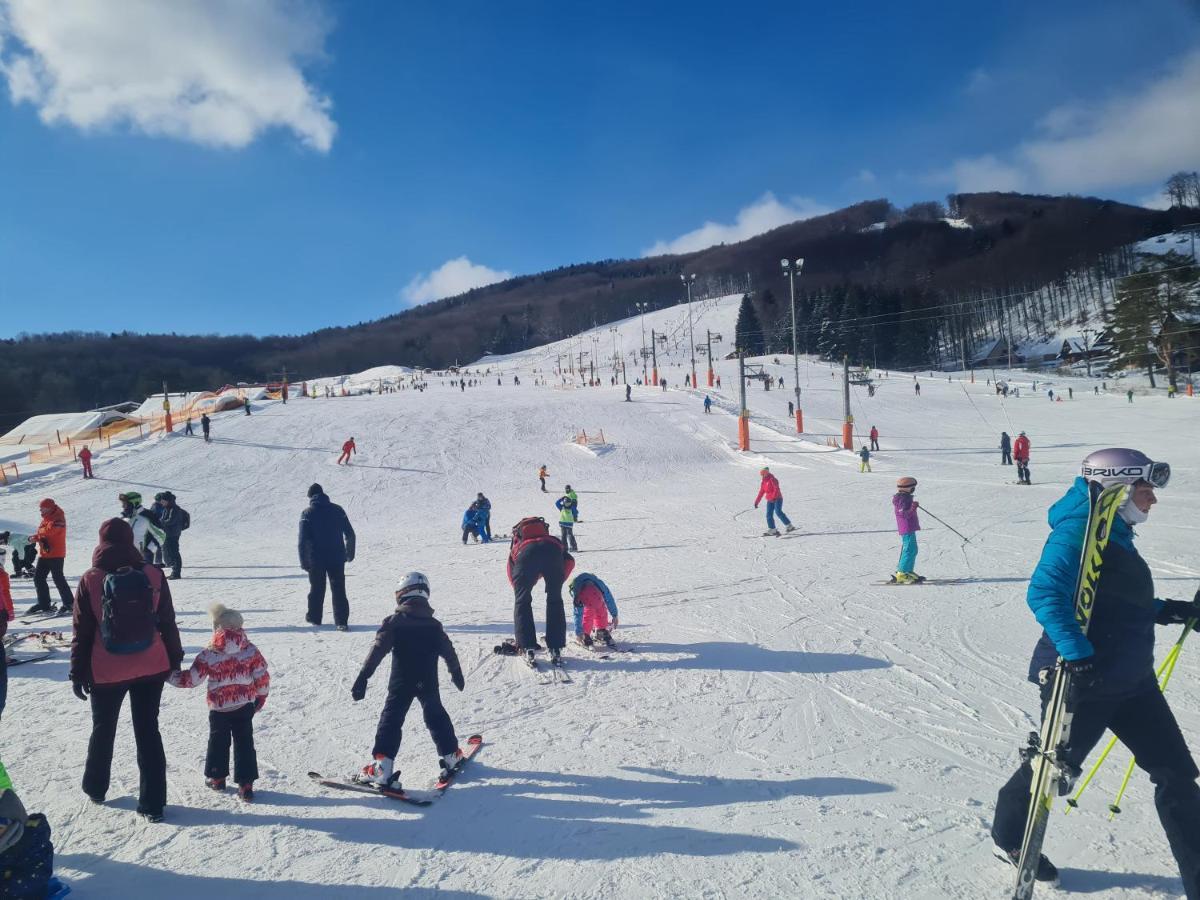 Snowland Apartmany Valča Eksteriør bilde